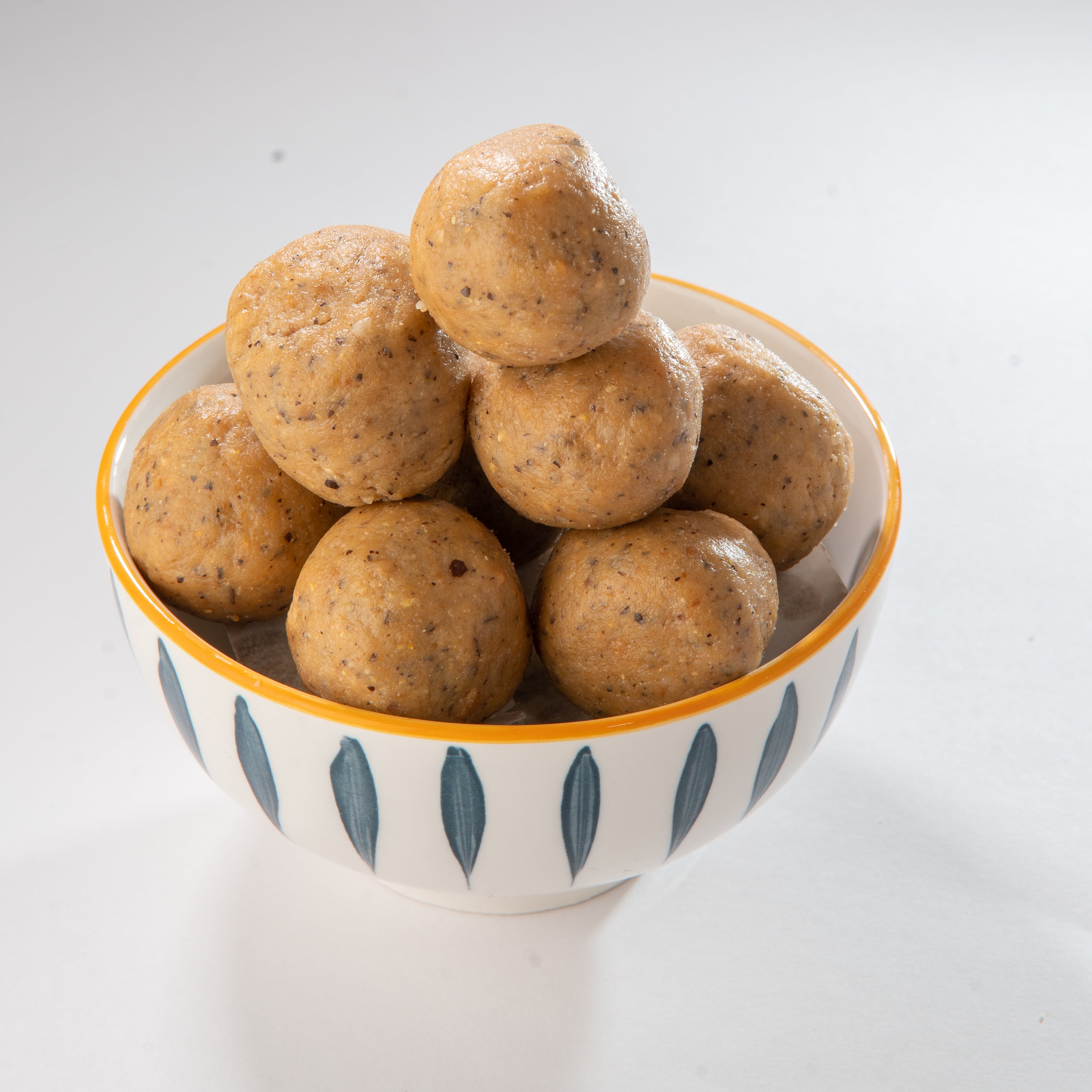 Dink Ladoo (with Jaggery)